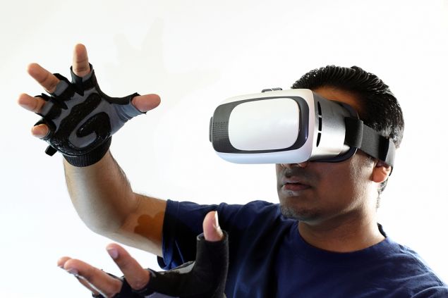 Nové rukavice umožňují dotýkat se věcí ve virtuální realitě