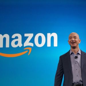 Jeff Bezos rezignoval na místo CEO Amazonu