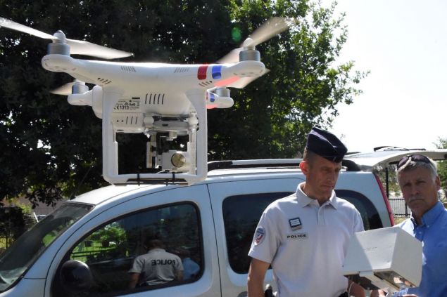 Ve francouzském Bordeaux chytají nebezpečné řidiče drony
