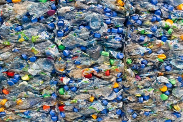 Nový enzym požírající plasty může ulevit světu od miliard tun odpadu