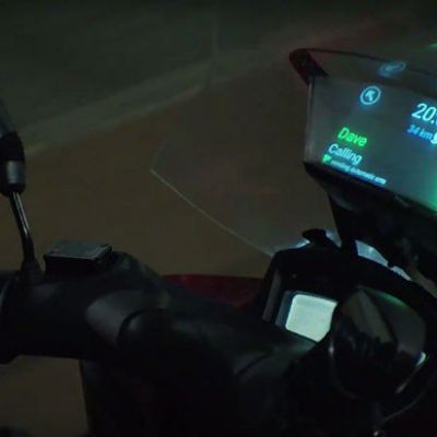 Inteligentní čelní sklo pro motocyklisty