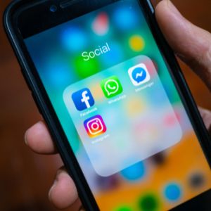 Instagram a Facebook si nechají za ověření účtu platit