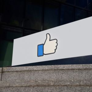 Facebook má zákaz přenášet evropská data do USA. Bude muset v EU skončit?