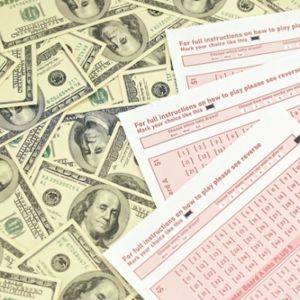 V americké loterii padla obří výhra 1,34 miliardy dolarů. Jak vyhrát?
