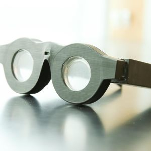 Tyto revoluční brýle se automaticky přizpůsobí vašemu zraku
