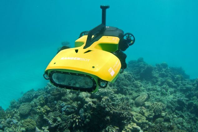 Autonomní vodní drony obnovují korálové útesy. RangerBot zabíjí, LarvalBot dává život
