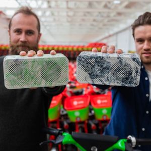 Druhý život koloběžek Lime: Z jejich baterií vyrábí firma Gomi přenosné reproduktory