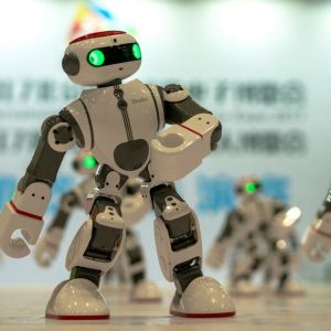 Čína řeší problém stárnoucí pracovní síly obrovskými investicemi do robotizace