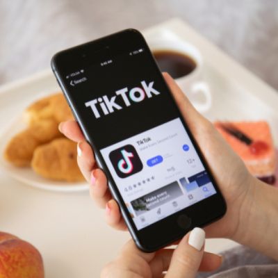 TikTok označuje účty státních médií z více než 40 zemí, včetně českých