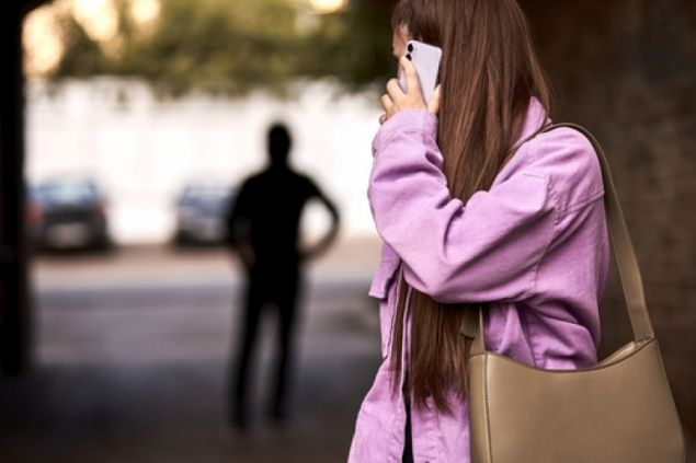 Lockdowny přinesly mnohonásobný nárůst sexuálního zneužívání dětí online