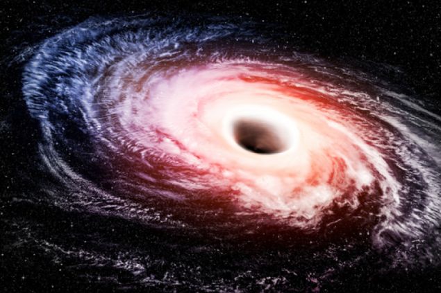 Vědci odhalili tvar a orientaci extrémně horké hmoty v okolí černé díry