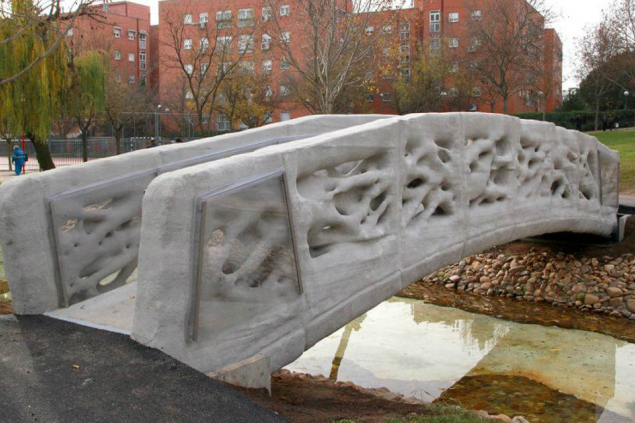 První betonový most na světě z 3D tiskárny