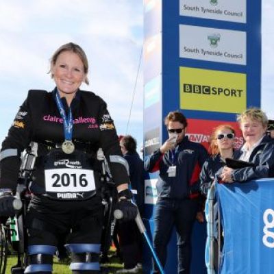 ReWalk krunýř umožnil paralyzované ženě absolvovat britský půlmaraton