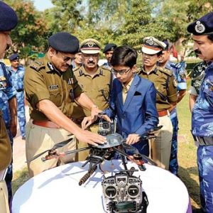 Čtrnáctiletý Ind vyvíjí pro vládu dron na detekci min