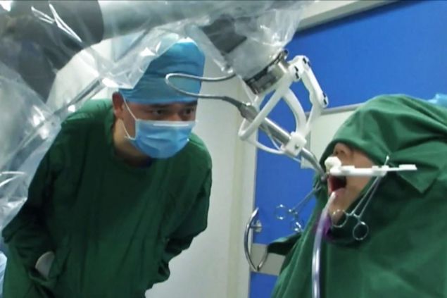Robozubař poprvé v historii úspěšně implantoval zub z 3D tiskárny lidskému pacientovi