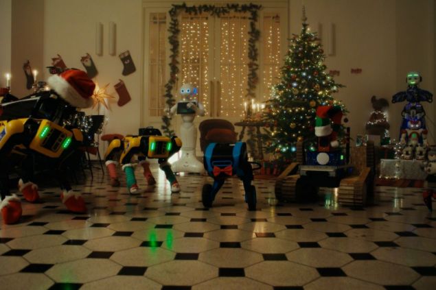 ČVUT připravilo vánoční video. Jak slaví Vánoce roboti?