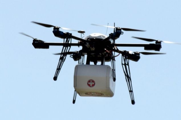 První právně schválená dodávka zboží dronem v městském prostředí