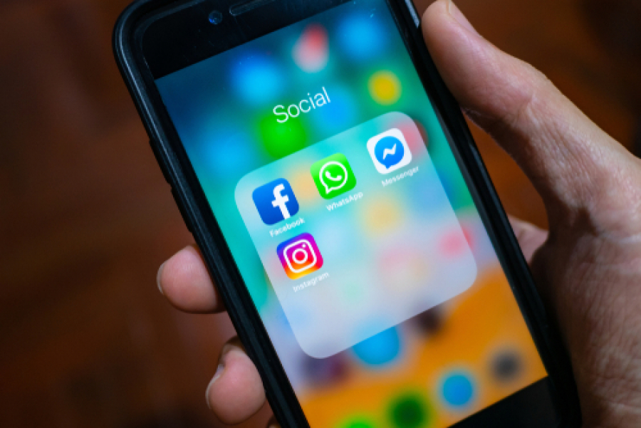 Instagram a Facebook si nechají za ověření účtu platit